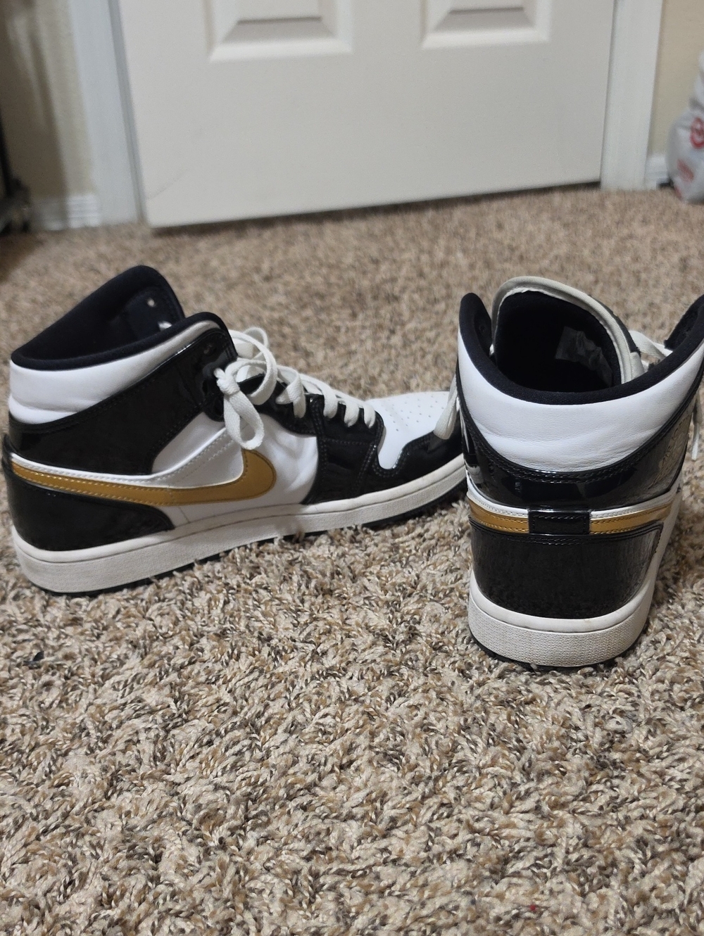 Jordan 1 SE Mid Black White and Gold